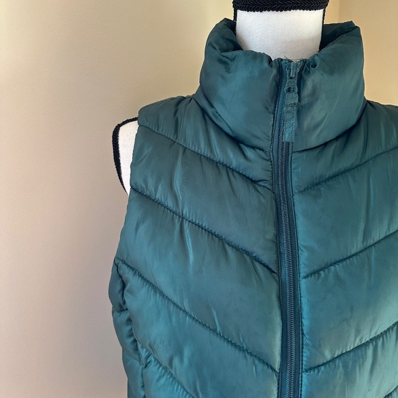 **SO* Junior's Dark Green Fashion Puffer Vest Size Large - Picture 3 of 8